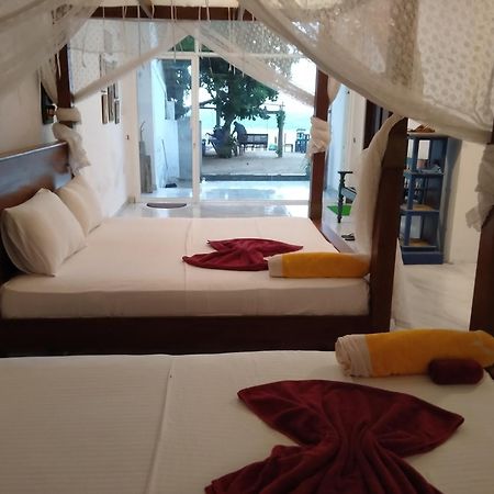 Sea Crest Beach Villa Ambalangoda  Exterior photo
