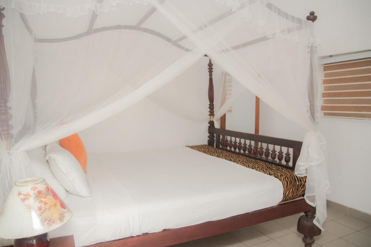 Sea Crest Beach Villa Ambalangoda  Exterior photo
